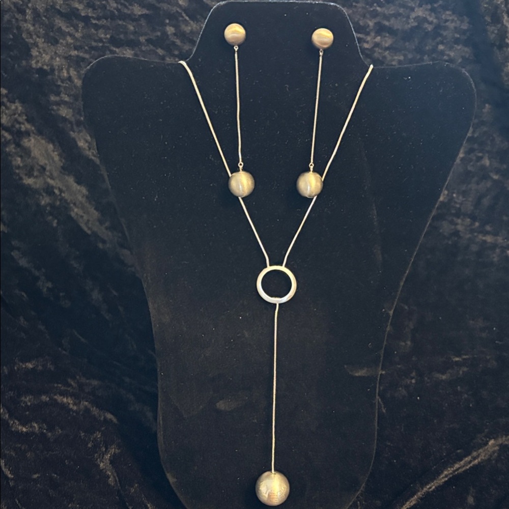 Elegant Silver Necklace and Earring Set